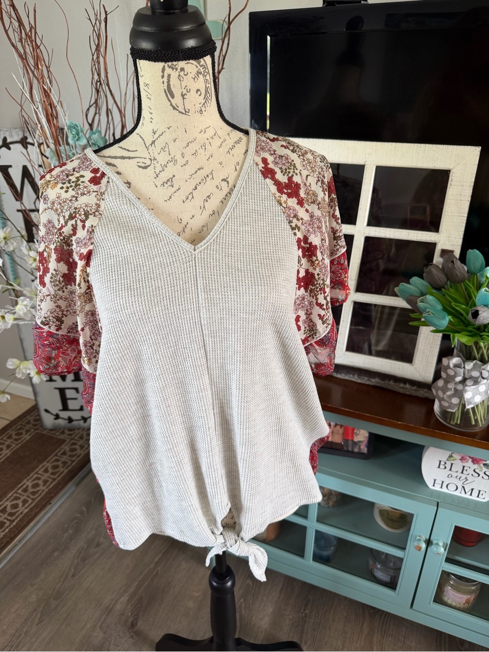 Andthewhy Ivory Knit V-Neck Tunic with Red Floral Raglan Sleeves Small